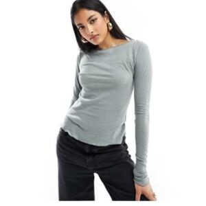 Weekday linen blend long sleeve top in dusty green - size M